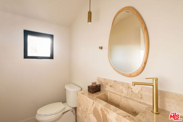 3820 S Burnside Avenue, Los Angeles CA: https://media.crmls.org/mediaz/6f19f7c2-781f-4494-a8fd-da14a2c0ceb0.jpg