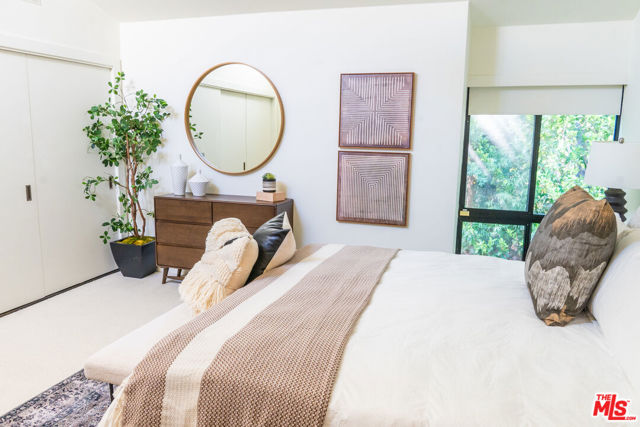 880 Hilldale Avenue, West Hollywood CA: https://media.crmls.org/mediaz/6f1a9d23-cad1-4654-909b-0da4a74a035a.jpg