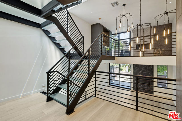 1033 Carol Drive, West Hollywood CA: https://media.crmls.org/mediaz/6f1ad36d-2f9a-48bd-8c27-56e0f8de2253.jpg