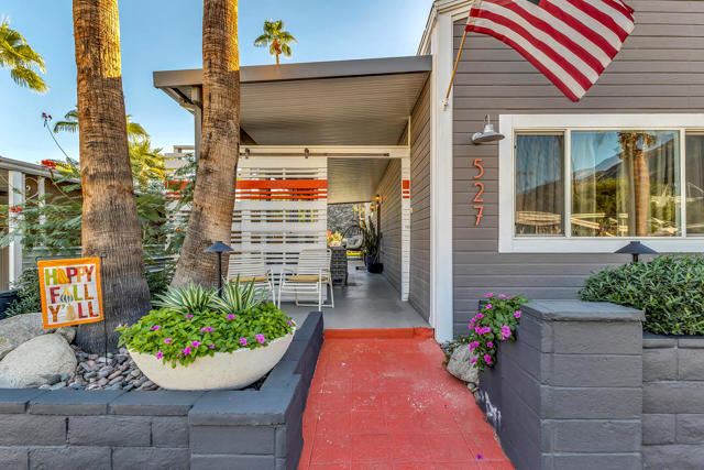 527 Jade Lane, Palm Springs CA: https://media.crmls.org/mediaz/6f1b5de2-1db1-437e-9a87-0ff816ffe135.jpg