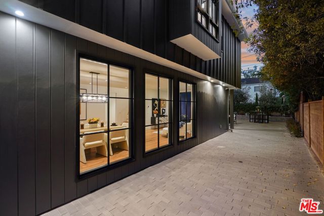 4034 Coolidge Avenue, Culver City CA: https://media.crmls.org/mediaz/6f1c3a92-0c42-49b7-9150-b0c9d213854c.jpg