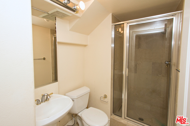 11355 MISSOURI Avenue, Los Angeles CA: https://media.crmls.org/mediaz/6f1c4903-8e2c-4b99-ad42-763b2abed247.jpg