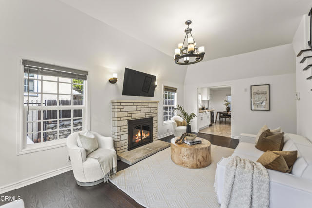 Detail Gallery Image 4 of 33 For 4608 La Crescenta Ave, La Crescenta,  CA 91214 - 5 Beds | 4 Baths