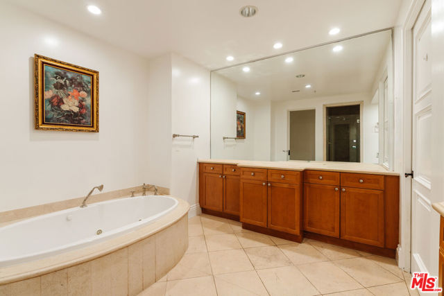 1835 Pandora Avenue, Los Angeles CA: https://media.crmls.org/mediaz/6f1cde0a-af44-4890-86fb-3331c71fc8a8.jpg