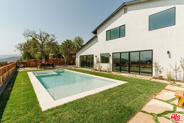 29204 Deep Shadow Drive, Agoura Hills CA: https://media.crmls.org/mediaz/6f1cfbb0-d918-4452-915e-90573dfdbc2d.jpg