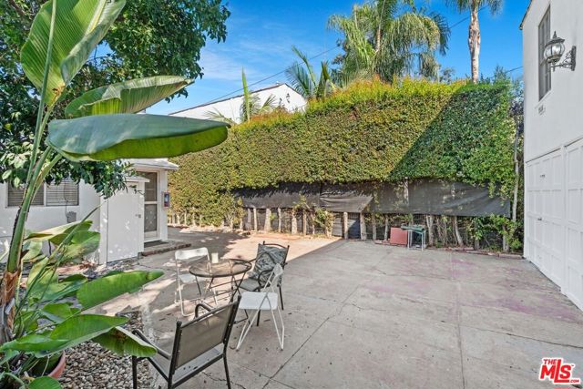 934 N La Jolla Avenue, West Hollywood CA: https://media.crmls.org/mediaz/6f1d4fd2-8145-4fc3-b05e-07cdee282a1f.jpg
