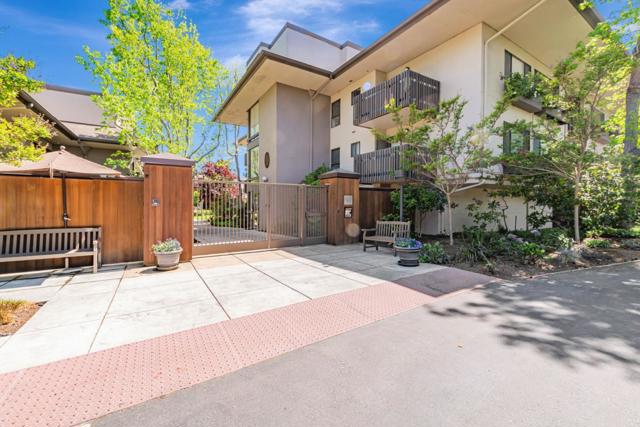 2140 Santa Cruz Avenue, Menlo Park CA: https://media.crmls.org/mediaz/6f1d6599-9c5e-4810-a729-509594c4b1db.jpg