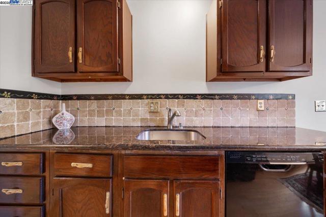 2500 Miramar Ave, Castro Valley CA: https://media.crmls.org/mediaz/6f1db4ae-c6ee-4b8e-bfba-8515294a6622.jpg