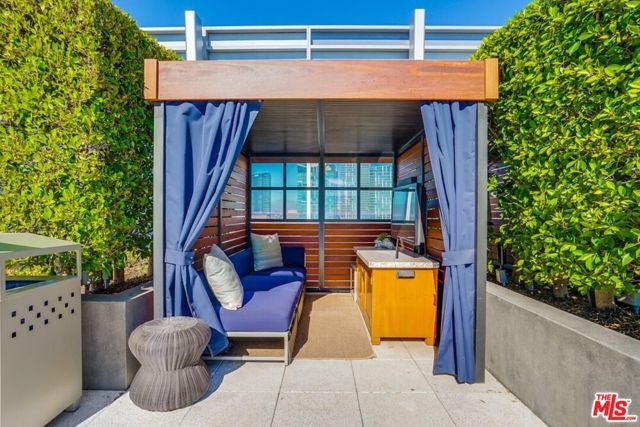 900 W Olympic Boulevard, Los Angeles CA: https://media.crmls.org/mediaz/6f1dd481-6c1f-440e-92e3-9a775e50a86a.jpg