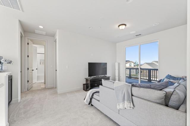 585 Santa Lucia Way, Marina CA: https://media.crmls.org/mediaz/6f1e3722-dcc6-4ae7-91b6-dbbe29084cf1.jpg