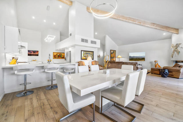 192 Kavenish Drive, Rancho Mirage CA: https://media.crmls.org/mediaz/6f1e524b-3400-4753-a473-588b3a9f650a.jpg