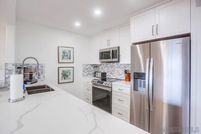 5726 La Jolla Blvd, La Jolla CA: https://media.crmls.org/mediaz/6f1f8c6d-a61e-48b7-8769-954eea729c98.jpg