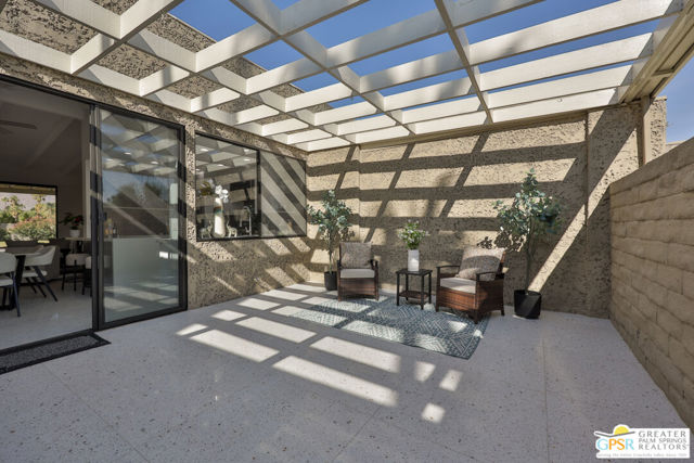 833 N Calle De Flora Vista, Palm Springs CA: https://media.crmls.org/mediaz/6f1fb3ca-5f57-4a7b-bced-f29f678c27bb.jpg
