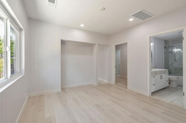 1081 65th Street, Emeryville CA: https://media.crmls.org/mediaz/6f1fba97-3709-42ab-b8b1-93f109f9f260.jpg