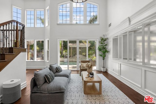 638 Oak Tree Court, Simi Valley CA: https://media.crmls.org/mediaz/6f2038cb-3e65-4c13-ad78-4bcfe94ea655.jpg
