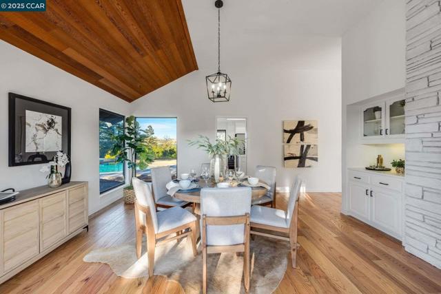 36 Candlewood Place, Walnut Creek CA: https://media.crmls.org/mediaz/6f207342-1287-4e4a-a3f3-375afab70ca5.jpg