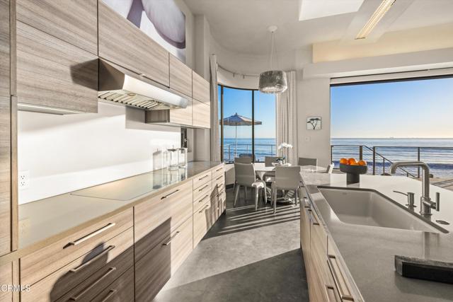 6768 Breakers Way, Ventura CA: https://media.crmls.org/mediaz/6f20b1d2-23e1-4b19-a10f-a314046eda67.jpg