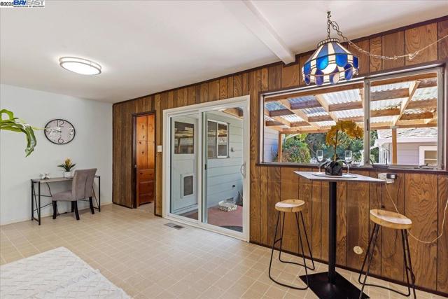 30261 Palomares Rd, Castro Valley CA: https://media.crmls.org/mediaz/6f20e836-6060-4844-b686-ffacfcd135e5.jpg
