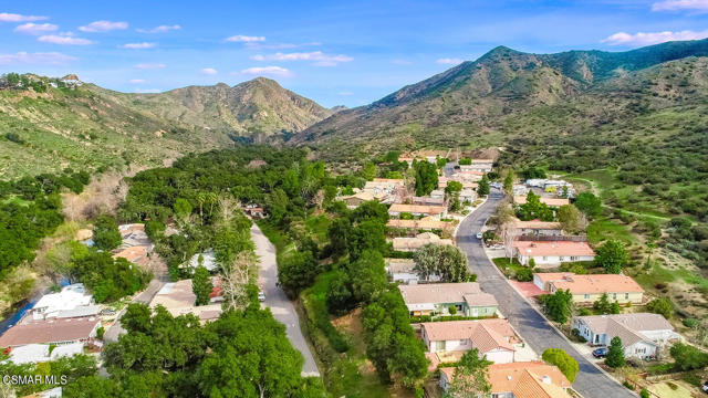 90 Sherwood Drive, Westlake Village CA: https://media.crmls.org/mediaz/6f215a87-f7f3-4f76-b5a7-785e40747e81.jpg