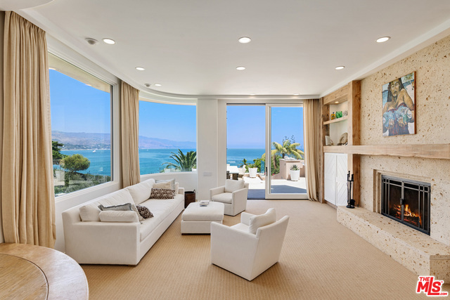 28808 Cliffside Drive, Malibu CA: https://media.crmls.org/mediaz/6f2173be-bb29-4f51-9092-e07a906e9141.jpg