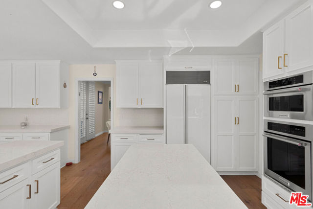 22241 Alizondo Drive, Woodland Hills CA: https://media.crmls.org/mediaz/6f21c24c-4b6f-4f2e-b59c-fa0f24e545b7.jpg