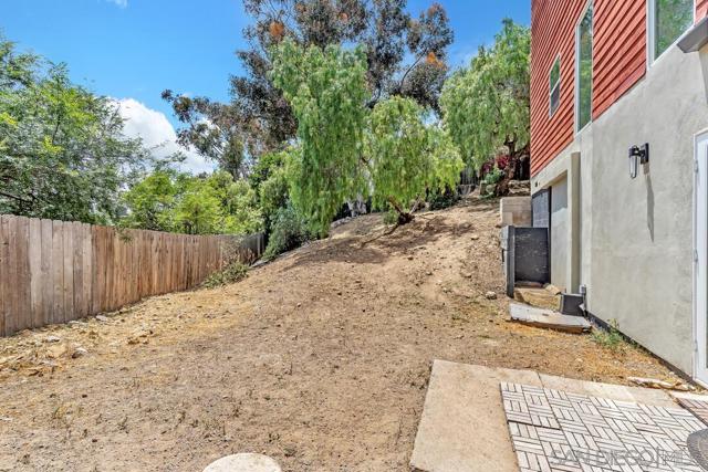 1003 Hayes Ave, San Diego CA: https://media.crmls.org/mediaz/6f21c5de-7a8a-463d-86a5-fdf109627c4d.jpg