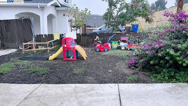 Image 4 of 27 For 25111 Del Mar Ave