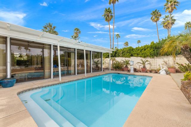 968 N Fairview Circle, Palm Springs CA: https://media.crmls.org/mediaz/6f2236c9-5c04-4bc6-ad35-0a9cfda99655.jpg