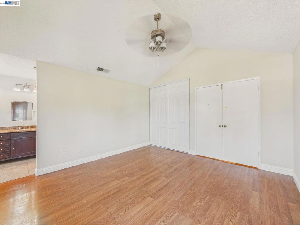 https://media.crmls.org/mediaz/6f22822c-3cd2-4867-99ba-1bc26d9b06f5.jpg?preset=X-Large