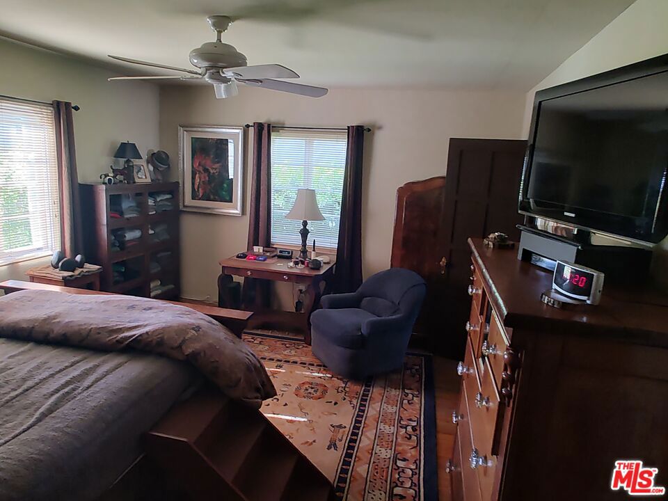 https://media.crmls.org/mediaz/6f232624-8856-456d-b0e0-4eb34b10d06c.jpg?preset=X-Large