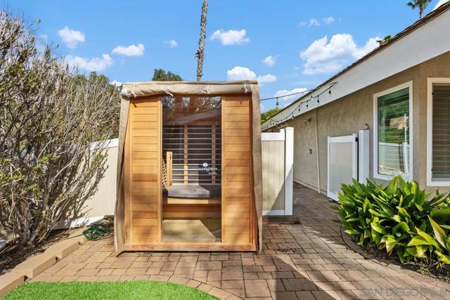 14298 Ipava Dr, Poway CA: https://media.crmls.org/mediaz/6f2392a7-7c91-49e4-9ac6-92dce8ab21c3.jpg