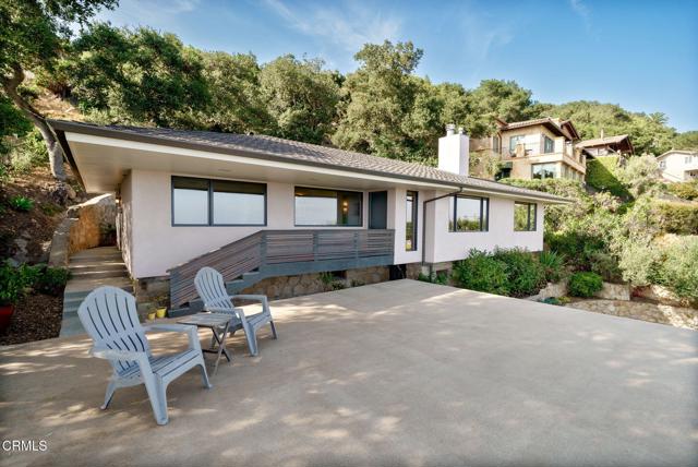 960 Roble Lane, Santa Barbara CA: https://media.crmls.org/mediaz/6f241f78-5ec5-4b42-b3f8-b0b1a3f72a39.jpg