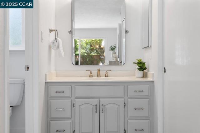 115 Saint Jean Ct, Danville CA: https://media.crmls.org/mediaz/6f243c74-08d2-4c07-ab43-e3b04930edf0.jpg