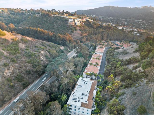 2894 Torrey Pines Rd, La Jolla CA: https://media.crmls.org/mediaz/6f245736-e2a1-4644-8490-d0a9f86fc3bc.jpg
