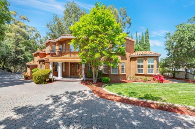 12189 Parker Ranch Road, Saratoga CA: https://media.crmls.org/mediaz/6f247270-eb31-4edd-989e-fa6c7a560803.jpg