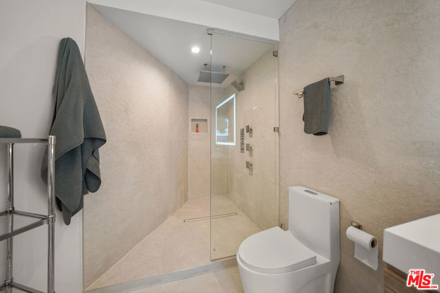 17116 Adlon Road, Encino CA: https://media.crmls.org/mediaz/6f24ea15-9770-4930-990e-82c6a2e707a1.jpg