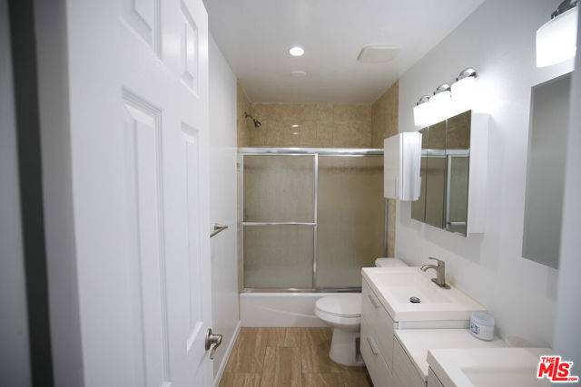 1013 Allen Avenue, Glendale CA: https://media.crmls.org/mediaz/6f254493-4596-45c2-97d0-98692be199b9.jpg
