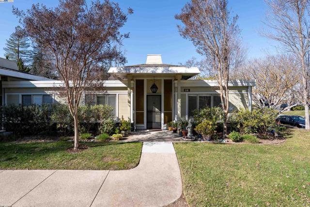 1141 PTARMIGAN DR, Walnut Creek CA: https://media.crmls.org/mediaz/6f256f1c-82f0-4578-ae1f-8dce14762b29.jpg