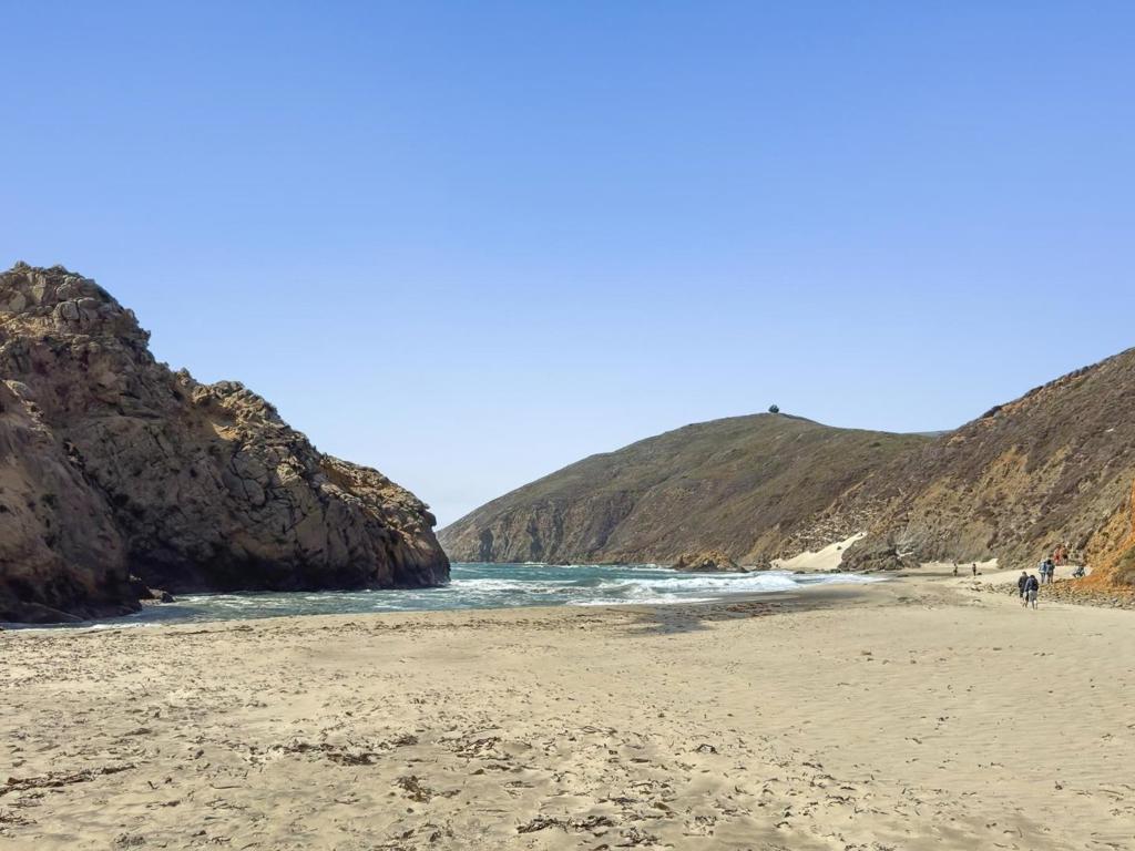 https://media.crmls.org/mediaz/6f25aed7-4831-4a9c-9056-5c836021ec38.jpg?preset=X-Large