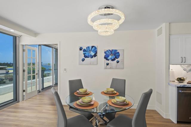 1820 Avenida del Mundo, Coronado CA: https://media.crmls.org/mediaz/6f25f83e-a458-45c1-aa3e-be265fbf96fb.jpg