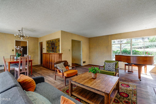Detail Gallery Image 9 of 34 For 1730 Alta Wood Dr, Altadena,  CA 91001 - 3 Beds | 2 Baths
