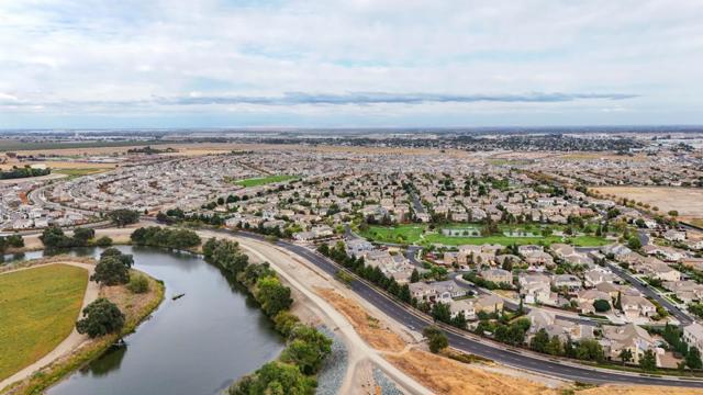 15954 Testarossa Street, Lathrop CA: https://media.crmls.org/mediaz/6f270072-17bf-4394-8cf9-527393505ecf.jpg