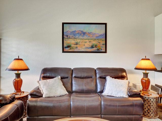 171 Winterhaven Circle, Palm Desert CA: https://media.crmls.org/mediaz/6f274e7e-984c-48d3-91b3-49cff727bb82.jpg