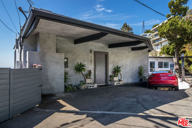 8506 Magnolia Drive, Los Angeles CA: https://media.crmls.org/mediaz/6f27ce67-6e48-4566-8b9a-c926aa73b38e.jpg