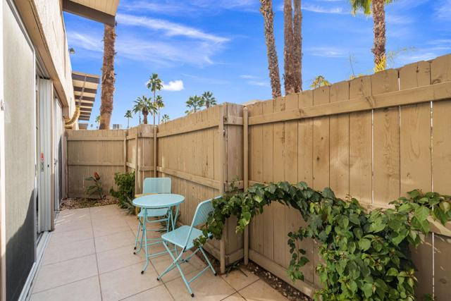 1111 E Palm Canyon Drive, Palm Springs CA: https://media.crmls.org/mediaz/6f27faf8-9a11-43b3-9aa5-229378e32c1d.jpg