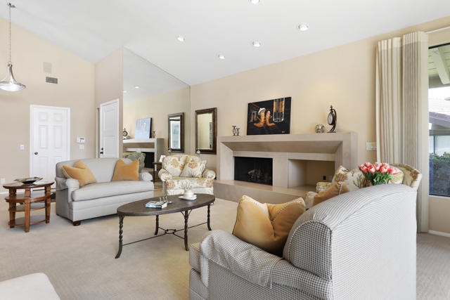 109 Deer Spring Way, Palm Desert, CA 92211