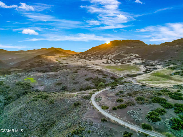 3118 Big Sky Drive, Thousand Oaks CA: https://media.crmls.org/mediaz/6f29422c-f0ce-4589-a7c7-dee58a3d6d17.jpg