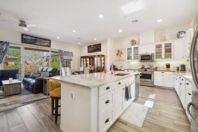 4017 Via Fragante, Palm Desert CA: https://media.crmls.org/mediaz/6f29abc6-6f77-4f81-ab1e-5c7a6c154409.jpg