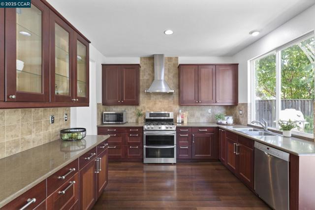 631 Summerwood Dr, Brentwood CA: https://media.crmls.org/mediaz/6f29f7bf-ac56-487b-ac2a-8e2d8903f8cc.jpg