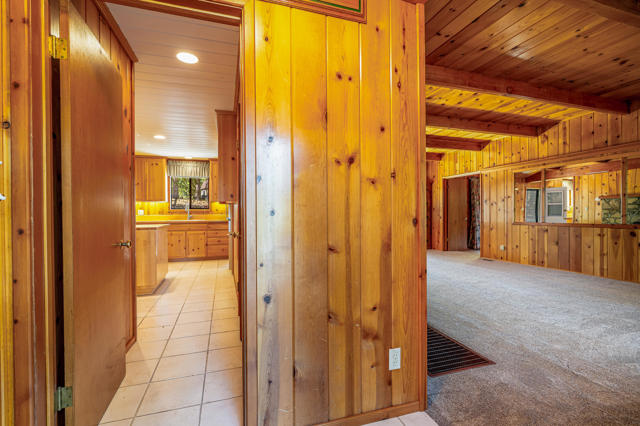 52551 Pine Ridge Road, Idyllwild CA: https://media.crmls.org/mediaz/6f2a0991-8467-4d44-b94f-47408d591f1c.jpg